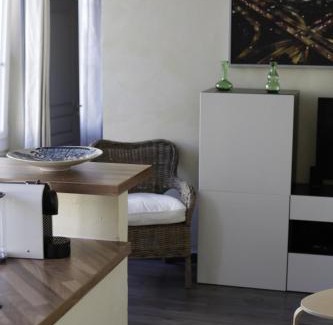 Faubourg North Apartment | Discover La Parenthèse: Family-Friendly with Top Reviews