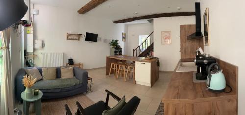 Champeaux-sur-Sarthe House | Pet-Friendly Retreat at La Parenthèse - Rated 9.3/10