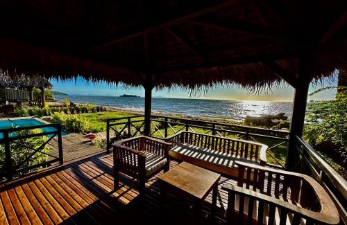 Djamandjary House | Villa La Parenthèse: Oceanfront Retreat with Pool & Breakfast