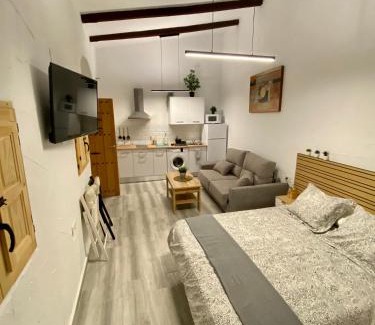 Jerez de la Frontera Old Town Apartment | Family-Friendly La Parra Apartamento with Great Amenities