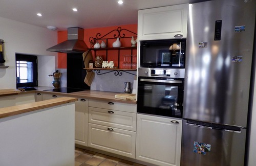 Genouillac House | La Part des Anges - Ideal Village Retreat with Spa & Hot Tub