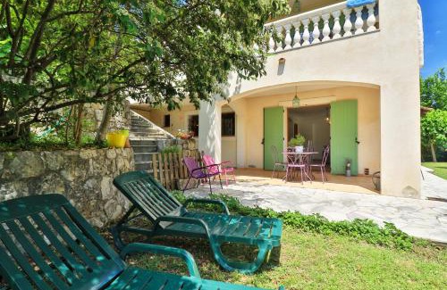 Le Bar-sur-Loup Apartment | Discover Family-Friendly Comfort at la Pascaline Hotel