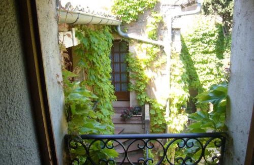 Vergeze Hotel | Discover La Passiflore: Pet Friendly & Family Welcoming Stay