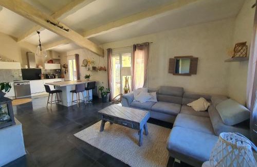 Forcalquier House | Tranquil La Pastourelle Villa: Family-Friendly Retreat