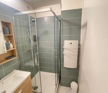Tulle Apartment | Relaxing Retreat at La Pause Tranquille - Family Friendly Stay