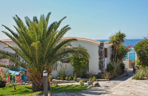 Playa del Aguila House | Oceanfront Getaway at La Perla - Bungalows by the Sea