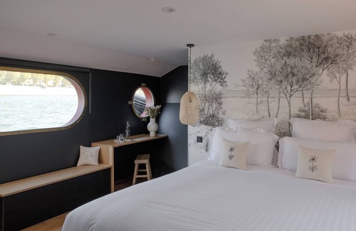 Tournon-sur-Rhone House | Explore LA PENICHE - Bed And Bicycle in Tournon