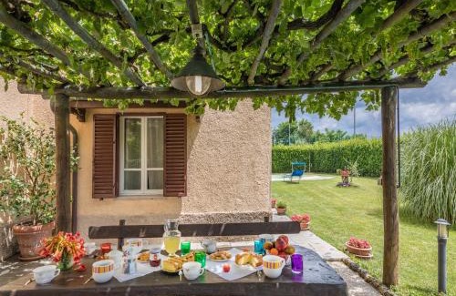 Scalvaia House | Relaxing Oceanfront Retreat at La Pergola - Pet Friendly Hotel