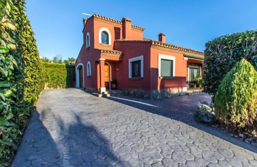 Perelada House | Experience La Perla: Oceanfront Bliss with Private Pool