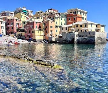 Boccadasse House | Delightful La Perla di Boccadasse: 4-Star Retreat with Hot Tub