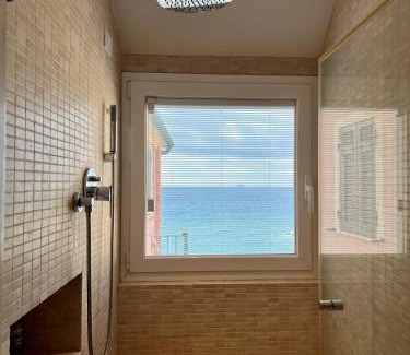 Boccadasse House | Delightful La Perla di Boccadasse: 4-Star Retreat with Hot Tub