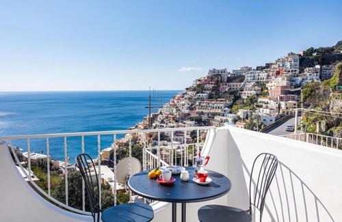 Liparlati Apartment | Discover La Perla di Chicca: 4-Star Family-Friendly Retreat