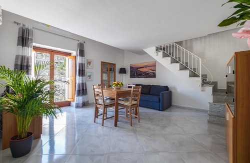 Liparlati Apartment | Discover La Perla di Chicca: 4-Star Family-Friendly Retreat
