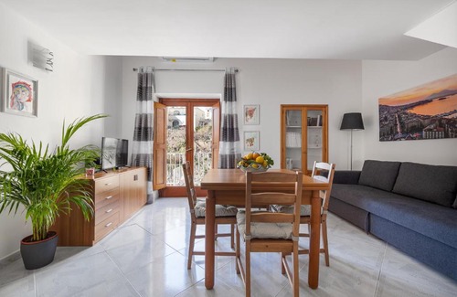 Liparlati Apartment | Discover La Perla di Chicca: 4-Star Family-Friendly Retreat