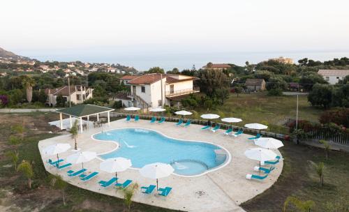 Ricadi Apartment | Pet-Friendly La Perla Mare Apartments with Ocean Views
