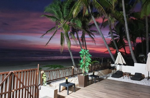 Playa Azul Apartment | Oceanfront Bungalow at La Perla Playa Azul with Spa & Breakfast