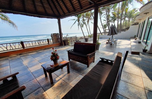 Playa Azul Apartment | Oceanfront Bungalow at La Perla Playa Azul with Spa & Breakfast