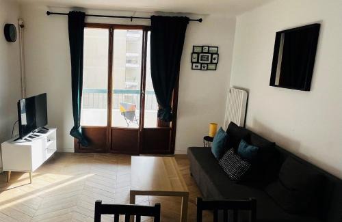 Saint-Charles Apartment | Cozy Apartment in the Heart of Marseille - Pet & Child Friendly