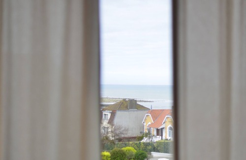 Criel-sur-Mer Apartment | La Perle Marine: Pet-Friendly Oasis with Scenic Sea Views