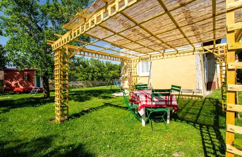Onjon House | Top-Rated La Perrière Gîte: Family-Friendly & Pet Welcoming