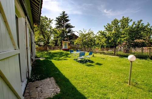 Onjon House | Top-Rated La Perrière Gîte: Family-Friendly & Pet Welcoming