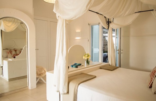Capitolo Hotel | Indulge in Elegance at La Peschiera - 5 Star Retreat