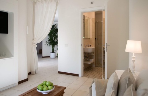 Capitolo Hotel | Indulge in Elegance at La Peschiera - 5 Star Retreat