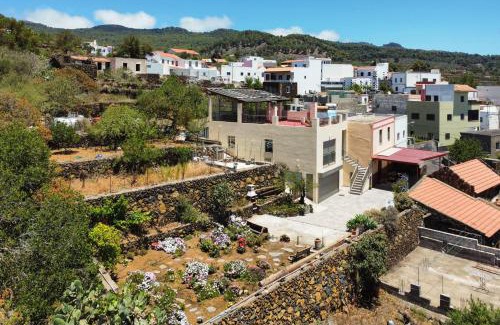 Taibique House | Inviting Oceanfront Rustic House & Terrace, El Pinar