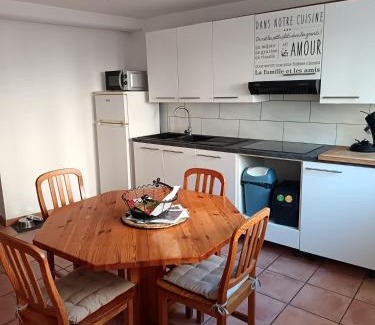 Cazouls-les-Beziers House | Discover La petite Cabrière: Pet-Friendly Retreat with Top Reviews