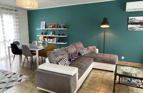 Villalbe House | Cozy Retreat at La Petite Chocolatine with Pool & Kitchen