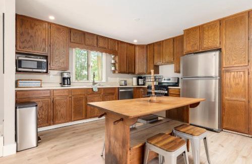 Williamsburg House | La Petite Ferme: Newly Renovated 3BDR Farmhouse Retreat