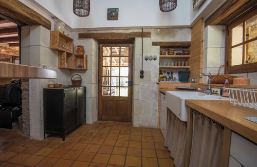 Les Rosiers-sur-Loire House | Discover la Petite Maison Dans la Forêt: Your Nature Retreat