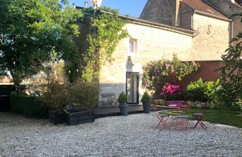 Prehy House | Enchanting La Petite Maison de Céline with Pool in Préhy