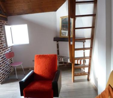 Salbris House | Charming La Petite Maison en Sologne: Pet-Friendly Retreat