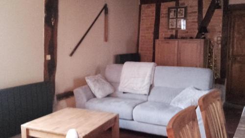 Theillay House | Pet-Friendly Haven: La Petite Maison with Perfect Ratings