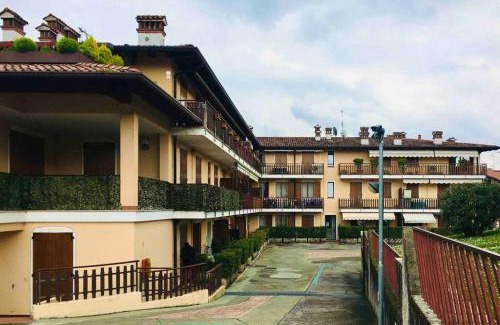 Clusane Apartment | Cozy Retreat: La Petite Maison de Stephanie, Rated 9.1/10