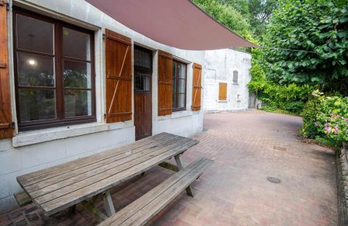 Nazelles-Negron House | Discover La Petite Maison: Family-Friendly Hilltop Retreat
