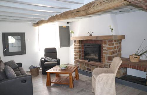 Frasnes-lez-Buissenal House | Explore La Petite Mazure: Family-Friendly with Hot Tub