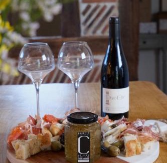 Chaveyriat Bed & Breakfast | Unwind at La Petite Parenthèse with Oceanfront Bliss
