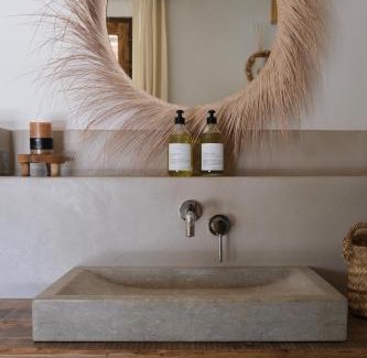 Chaveyriat Bed & Breakfast | Unwind at La Petite Parenthèse with Oceanfront Bliss
