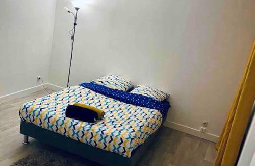 Vaux-sur-Seine Apartment | Family-Friendly Retreat at La Petite Planque Awaits You