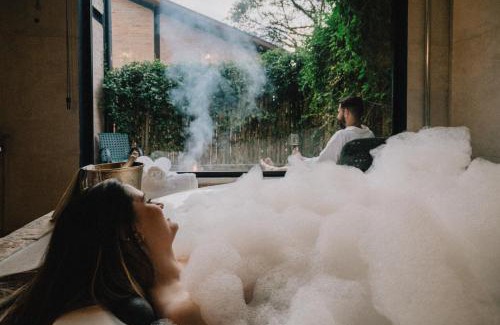 Monte Verde House | Experience LaPianta: 4-Star Retreat with Hot Tub & Dining