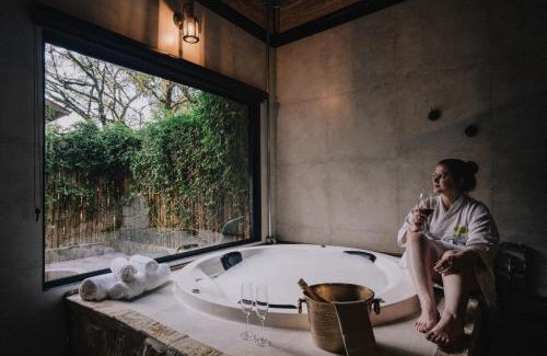 Monte Verde House | Experience LaPianta: 4-Star Retreat with Hot Tub & Dining