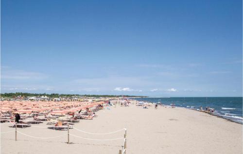 Rosolina Mare Apartment | Pet-Friendly Retreat at La Piazzetta with Pool Access