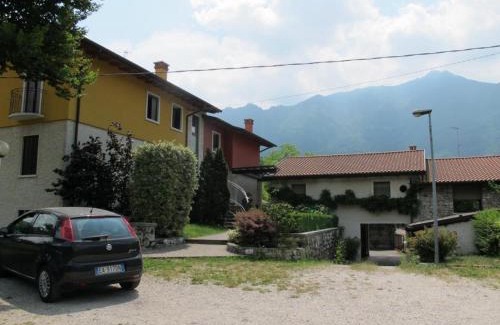 Velo d'Astico Apartment | Pet-Friendly Getaway at La Piccola Fattoria with Kitchen