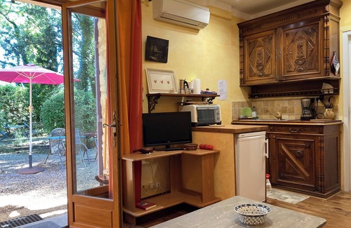 Mazan Apartment | Relax at La Pïchoune: Pool, Garden & Eco-Friendly Retreat