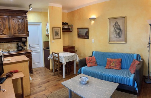 Mazan Apartment | Relax at La Pïchoune: Pool, Garden & Eco-Friendly Retreat