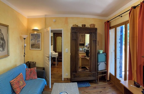 Mazan Apartment | Relax at La Pïchoune: Pool, Garden & Eco-Friendly Retreat