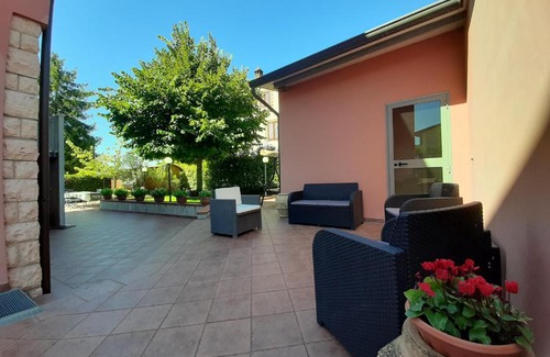 Palazzo House | Experience Family-Friendly Comfort at La Pietra di Assisi