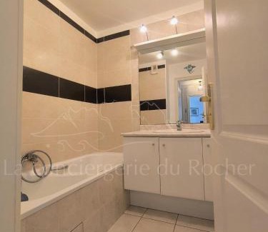 La Celle-sous-Gouzon Apartment | La Pilatine sublime appartement 2 personnes mer à pied